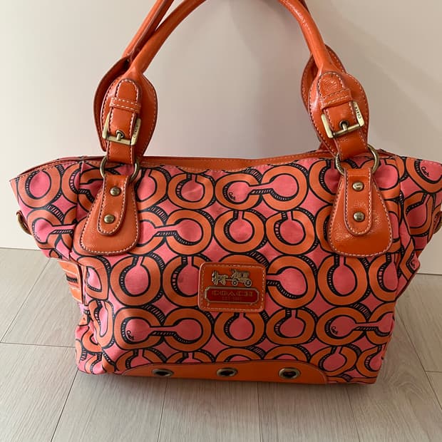 코치 핑크 오렌지색 시그니처 팝아트 캔버스