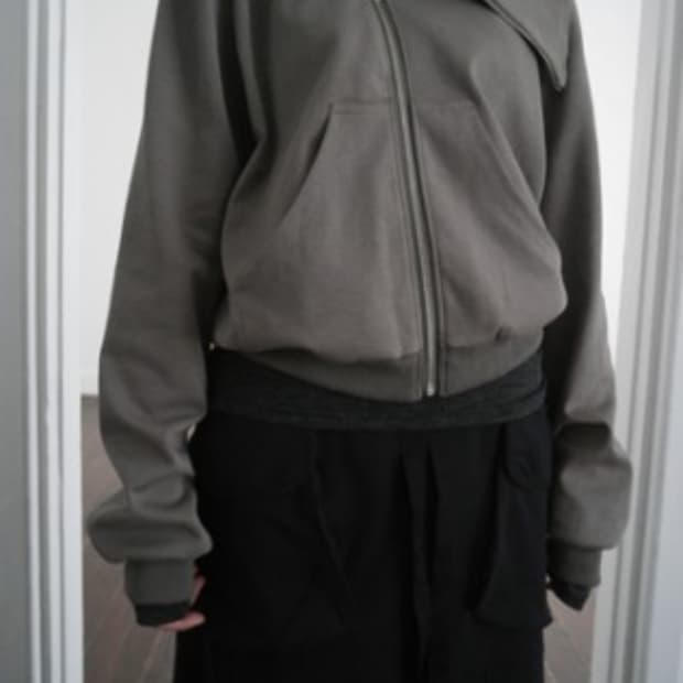 구해요)) 에프터먼데이 high-neck unbalance zip-up