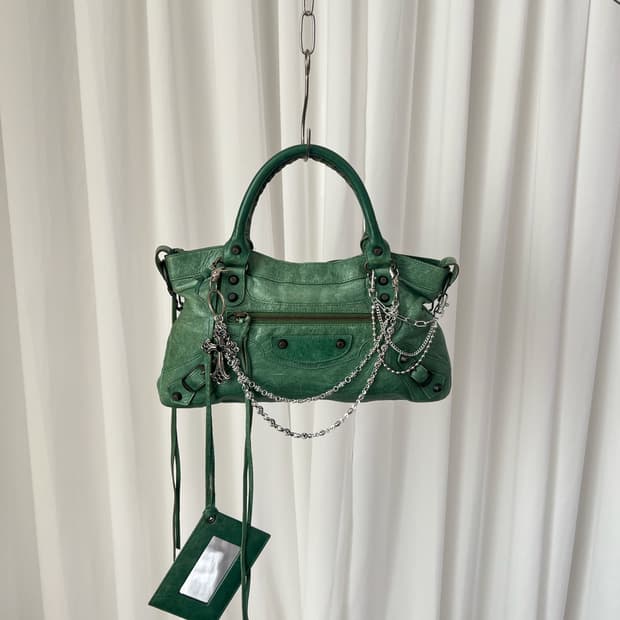 발렌시아가 시티 모터백 퍼스트