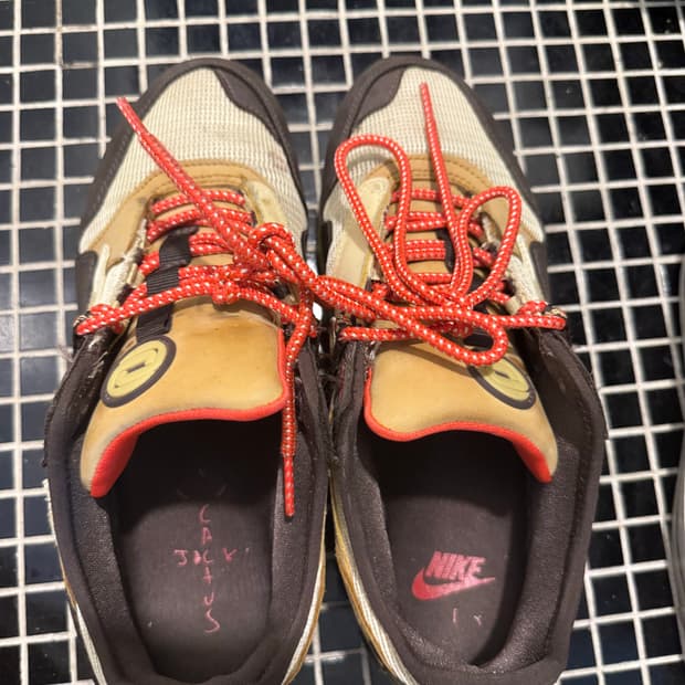 트래비스스캇 에어맥스 270