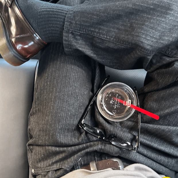 유먼트 헤링본 스트라이프 와이드 데님