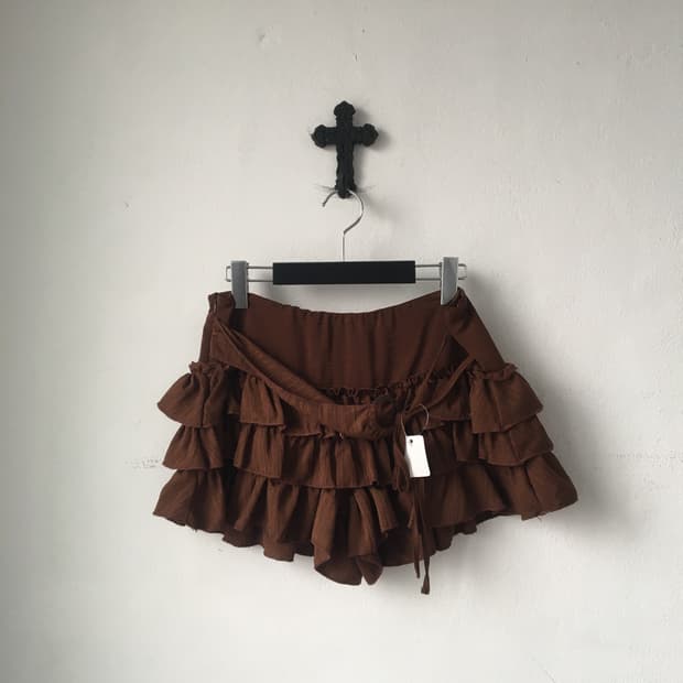 Belted frill short