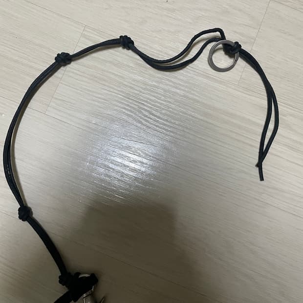 아워레가시 블랙 레더 키체인 블랙(라돈)