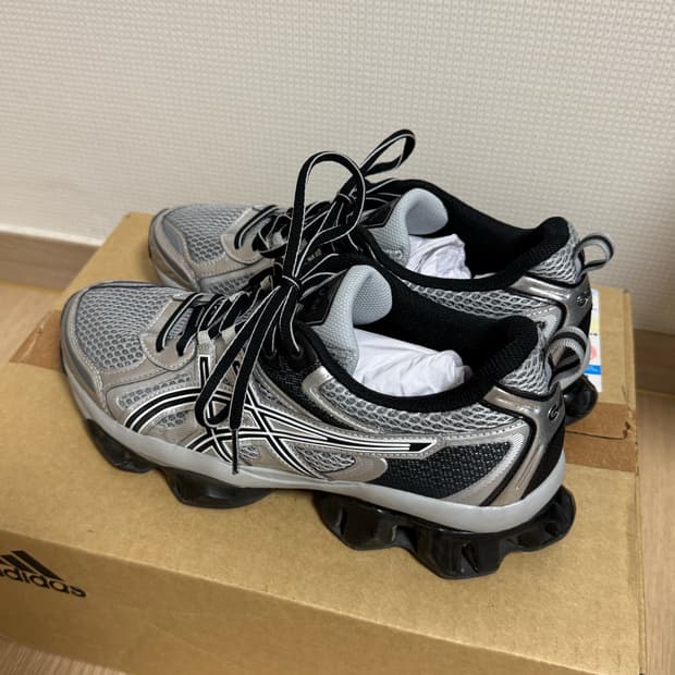 아식스 젤 퀀텀 키네틱 퓨어 실버 270