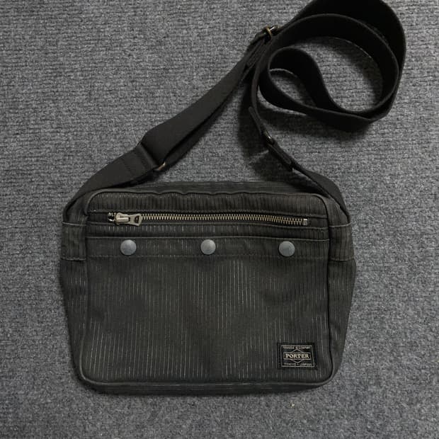 포터 드로잉 블랙 스트라이프 숄더백