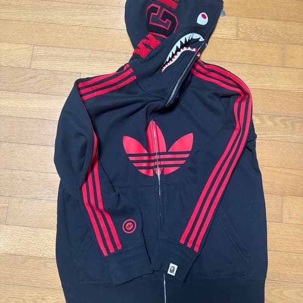 아디다스 베이프 콜라보 샤크후드 XL사이즈 팝니다