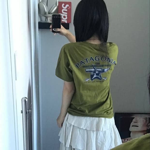 파타고니아 프린팅 카키 반팔티