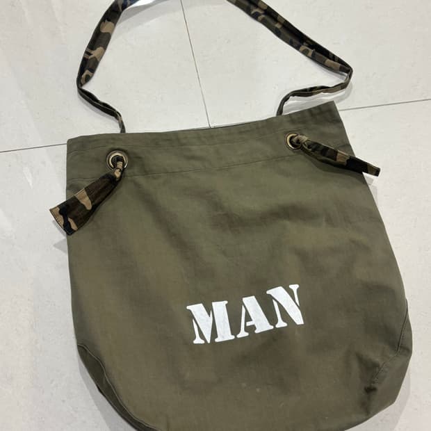 준야와타나베 꼼데가르송 밀리터리 숄더뱃