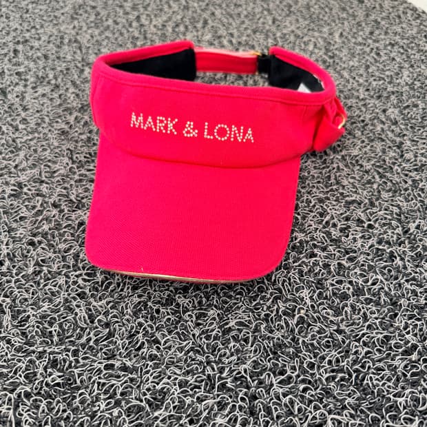 마크앤로나(Mark & Lona) 라인스톤 로고 골프 바이저 - 핫핑크/