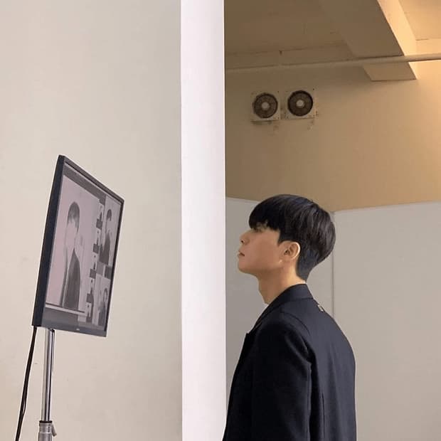 (국매유일매물, 해외수출용 명작) 우영미 20fw 피크드라펠 블레이저