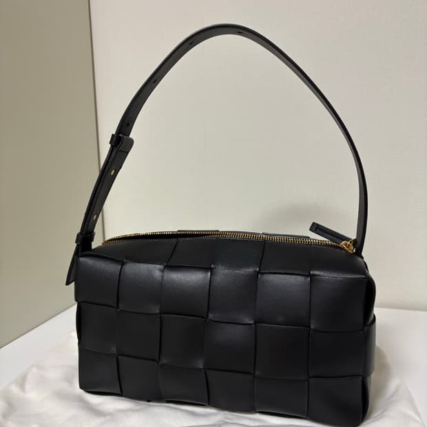 보테가베네타 브릭 카세트 숄더백 블랙