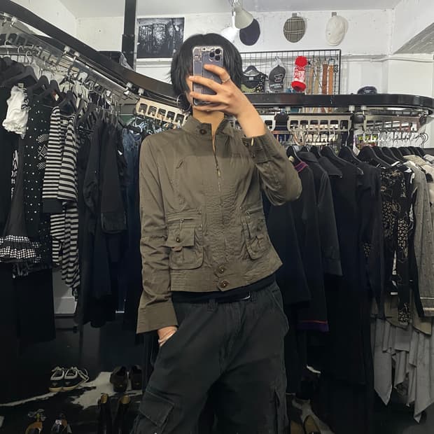 Ekdutn 버튼 디테일 자켓