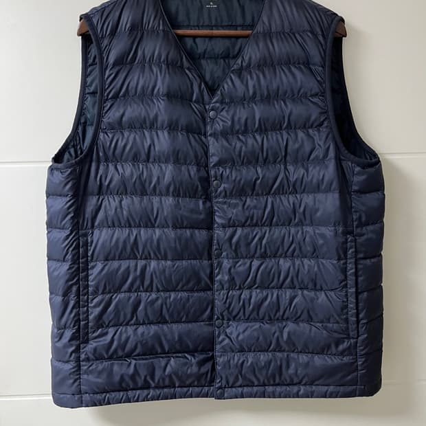 유니클로 경량 패딩 조끼