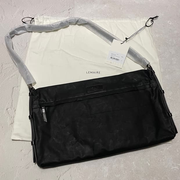 르메르 트렌치 포켓 스몰 숄더 크로스백 오닉스