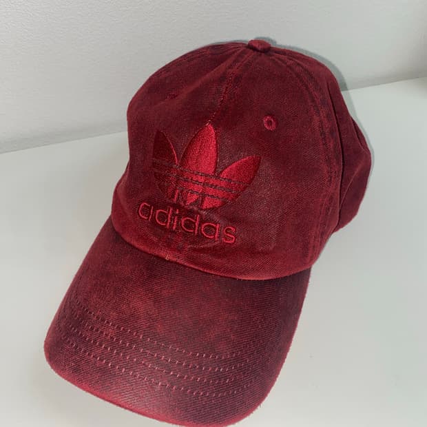아디다스 로고 볼캡 레드