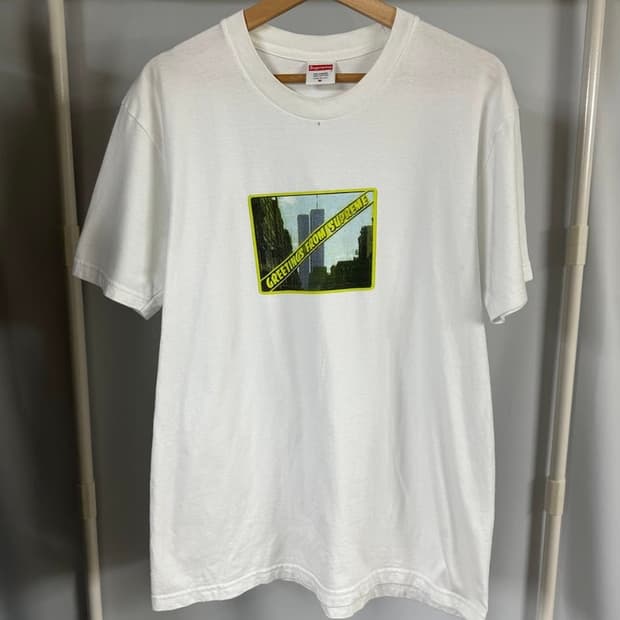 슈프림 쌍둥이 빌딩 프린팅 반팔 티셔츠