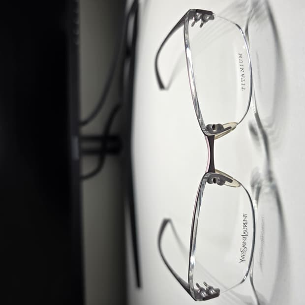 생로랑 긱시크 무테 티타늄 안경