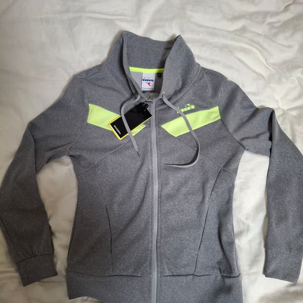 새상품 디아도라 여성 트레이닝복 정품 상의 S  그레이 슬림핏