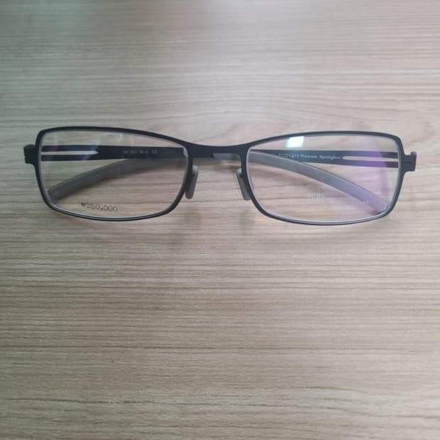 BCBG M.A. CE 브랜드의 안경테