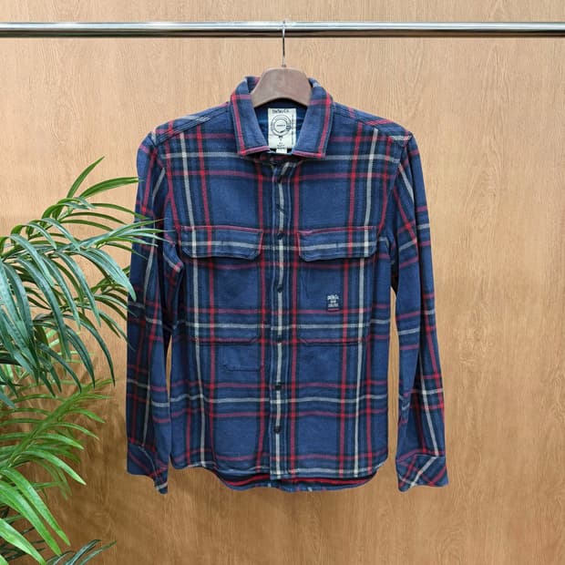 디젤 코튼 긴팔 셔츠 플랩 포켓 로고 자수 패치 디테일 레귤러핏 블루