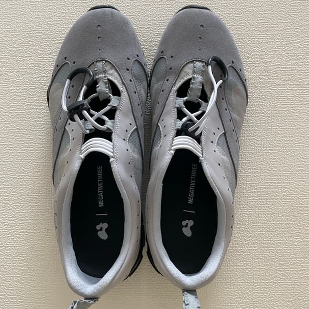 허그유어스킨x네거티브쓰리 콜라보 운동화