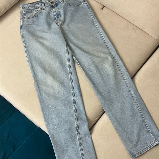 90s Levi’s 550 sky blue jeans (USA)