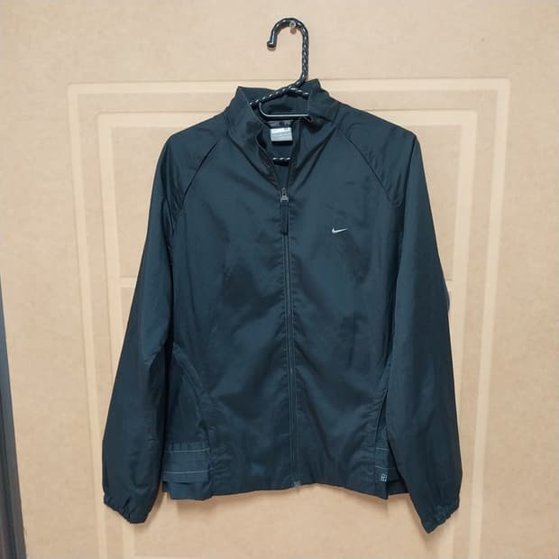 나이키 점퍼 여성M 사이즈 입니다