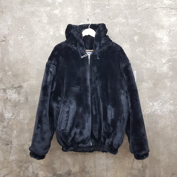 킹아카이브 퍼소재 후드자켓  2사이즈