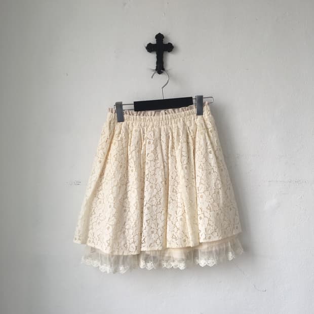 Reversible lace skirt