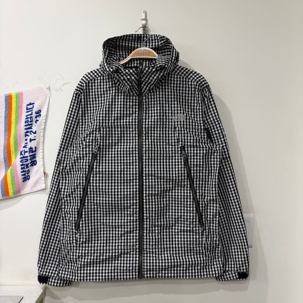 208. 노스페이스 체크 바람막이