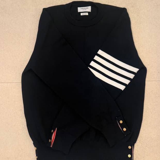 톰브라운 밀라노 스티치 금장니트