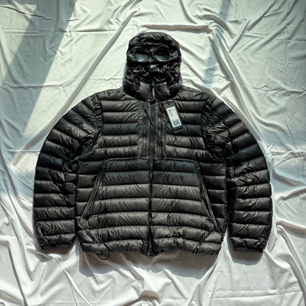 [XL] CP 컴퍼니 디디 쉘 고글 다운 자켓 경량 패딩 - 24FW