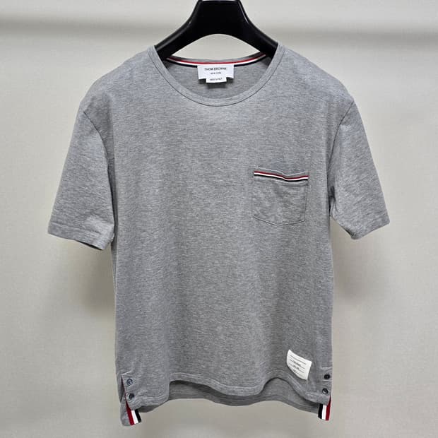톰브라운 포켓 반팔 티셔츠 4사이즈 105 판매