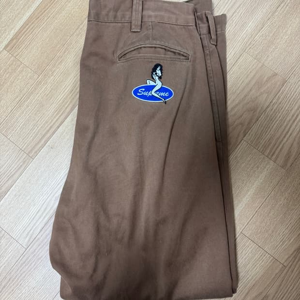슈프림 핀업걸 치노 32사이즈