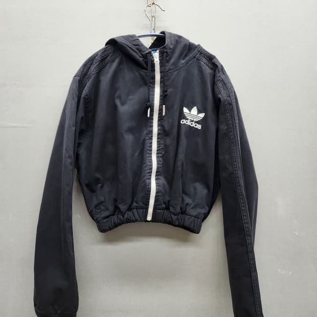 아디다스 백 빅로고 크롭 후드 삼선 바람막이 자켓 L(L)