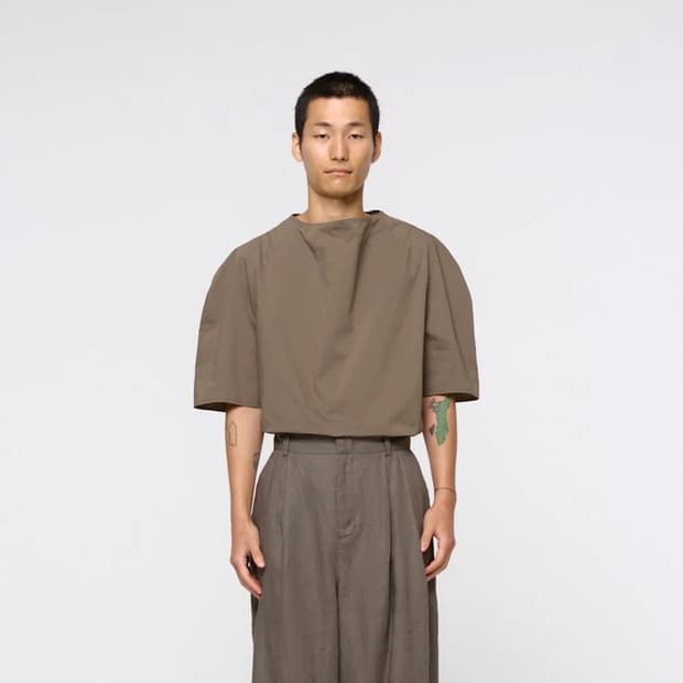 아모멘토 25ss 카울 넥 탑 브라운 m
