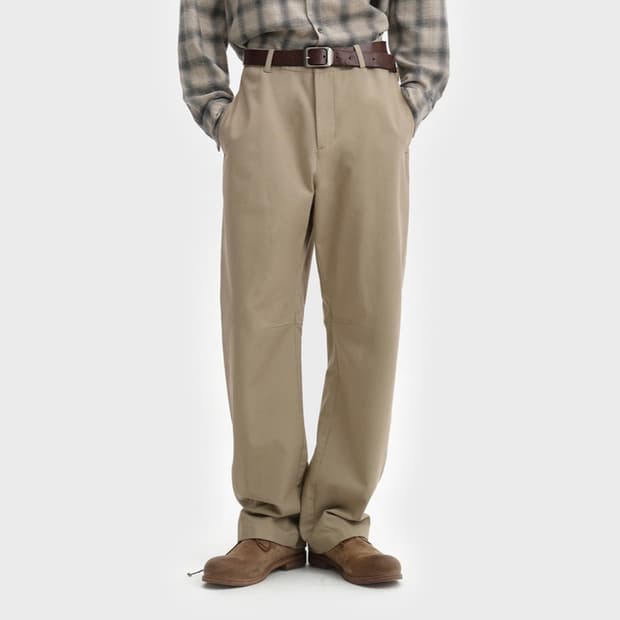 벨리에 뮤지엄 치노 팬츠 베이지