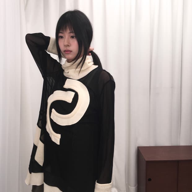 블랙 시스루 하이넥 니트