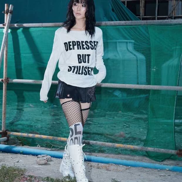 Lettering long sleeve 레터링 롱 슬리브 고딕 락시크