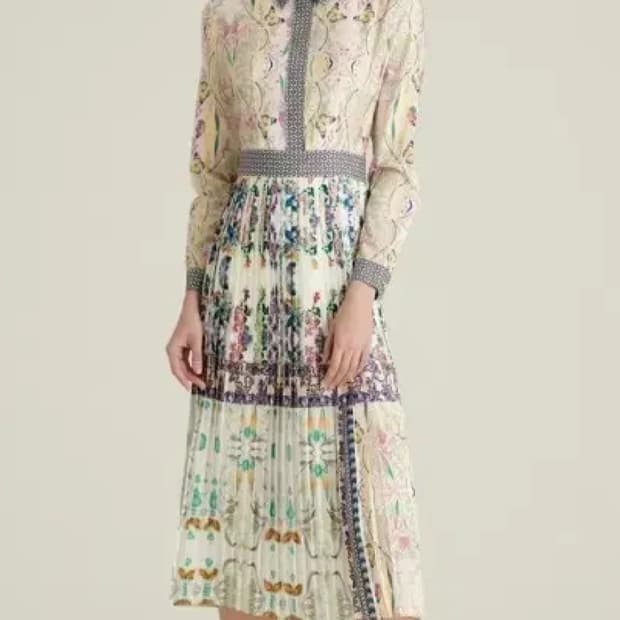 샤틴 SATIN 유니크 플라워 패턴 카라 플리츠 원피스 S211B671