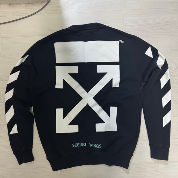 오프화이트 맨투맨 M사이즈