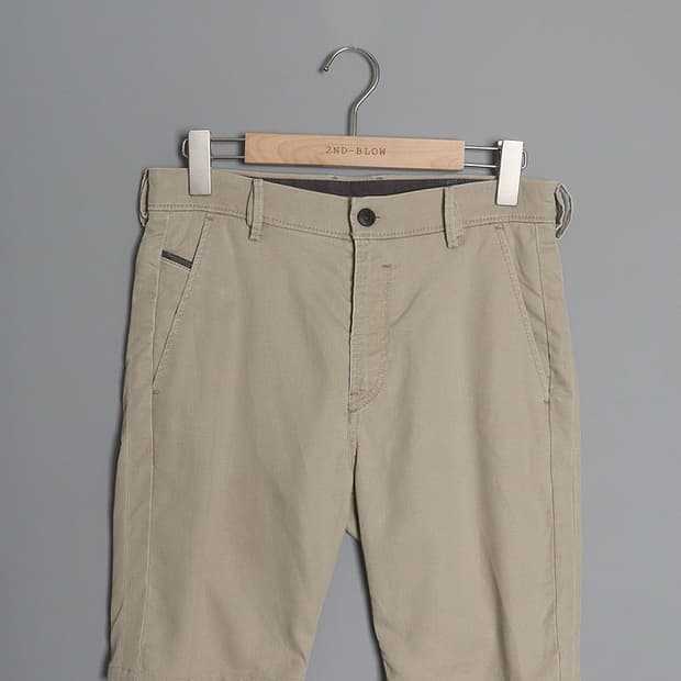 DIESEL Slim-Fit Chino Shorts (28)
