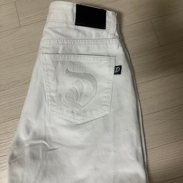 ODOR 화이트 코튼 커브드 팬츠