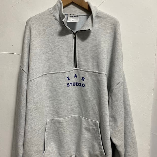 아이앱스튜디오 그레이 반집업 