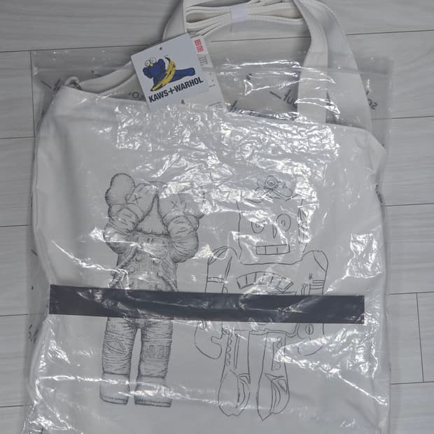 유니클로 UT 카우스 워홀 토트백 오프화이트 (새상품)