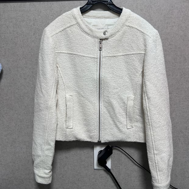 아이보리 스탠드카라 부클 울자켓 (누빔O)