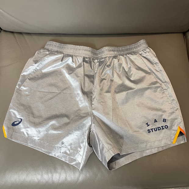 [L] 아이앱 스튜디오 x 아식스 실버 우븐 쇼츠