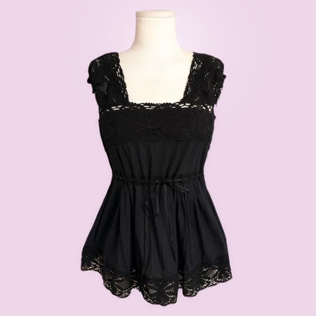 일본 히메갸루 블랙 레이스 펀칭 디테일 리본 포인트 블라우스