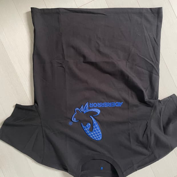 아더에러 버터플라이 티셔츠