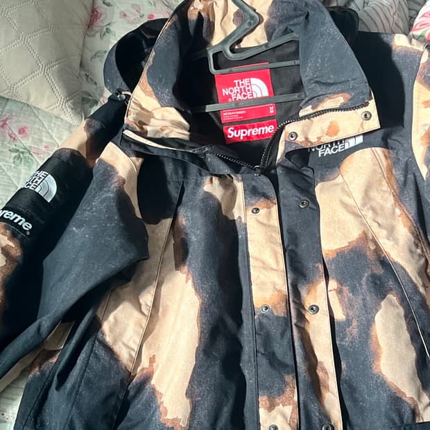 슈프림 노스페이스 블리치드